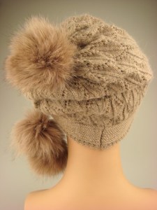 damesmuts-pompons-beige-muts037-2-beterpet-nl