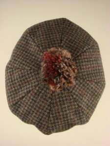 klassieke-pet-met-pompon-pp029-grijs-4-beterpet-nl