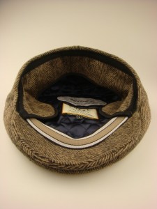modieuze-klassieke-herenpet-met-oorkleppen-op031-beige-visgraat-4-beterpet-nl